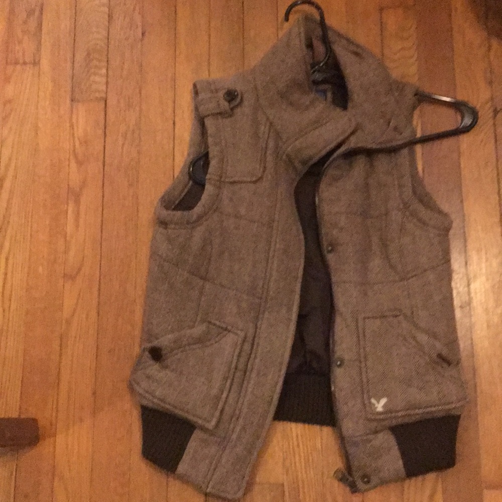 AE Tweed vest